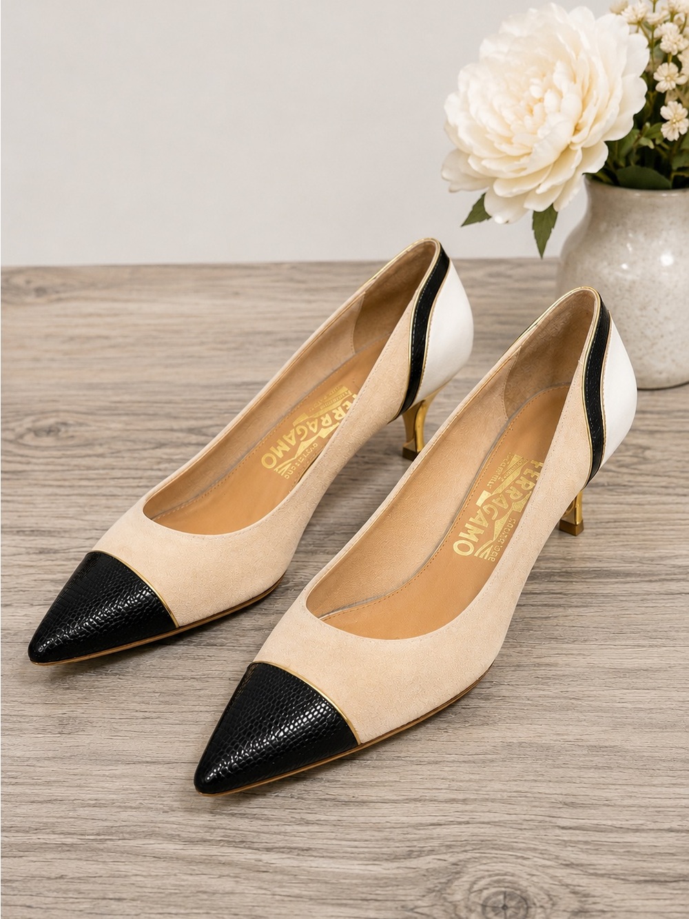 Vintage Salvatore Ferragamo Cream Suede Black Cap Toe Kitten Heel Pumps 6.5